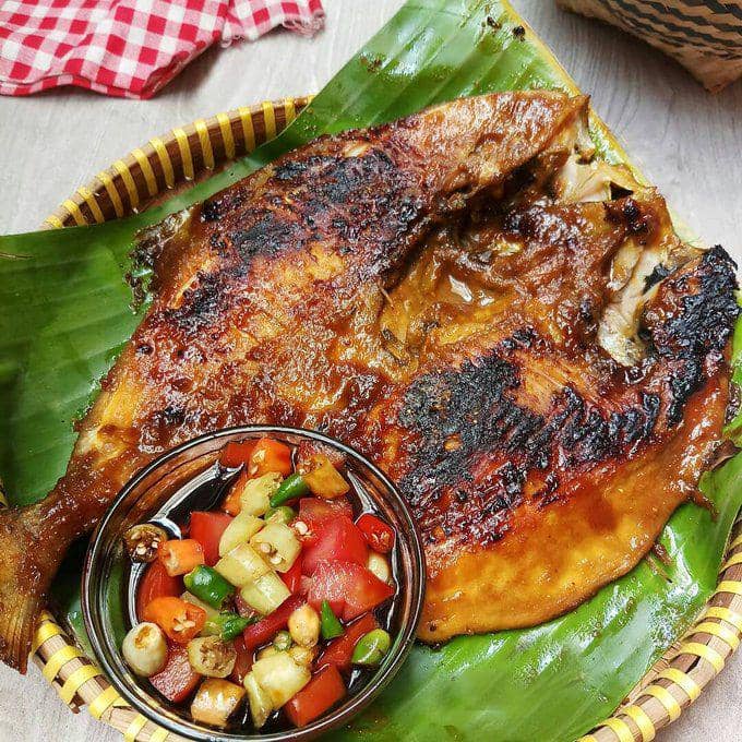 Warm Evenings at Radio Utari: The Flavor of Depot Makan Yoenz
